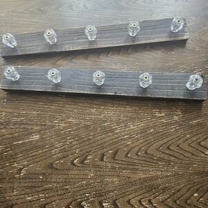 Rustic Brown Wall Hook Rack with Clear Knobs
